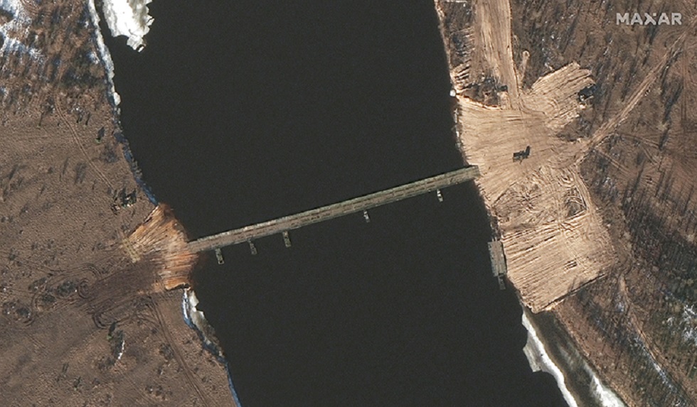 Ουκρανία: Πλωτή γέφυρα σε απόσταση αναπνοής από τα σύνορα της χώρας κατασκεύασαν οι Ρώσοι – Τι υποστηρίζουν ΜΜΕ των ΗΠΑ