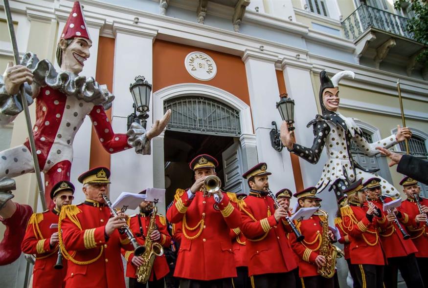 Μέτρα: Πώς θα κάνουμε Απόκριες, Πάσχα και καλοκαίρι – Μάσκες για πολύ καιρό!