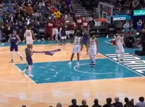 Φιάσκο στο NBA: Διαιτητές μέτρησαν άστοχο τρίποντο σε ματς που είχε σταματήσει (vid)
