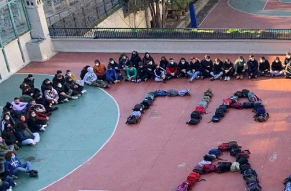 Δολοφονία Άλκη: Σχολείο της Θεσσαλονίκης έστειλε με σιωπή το πιο ηχηρό μήνυμα για τον Άλκη (pic)