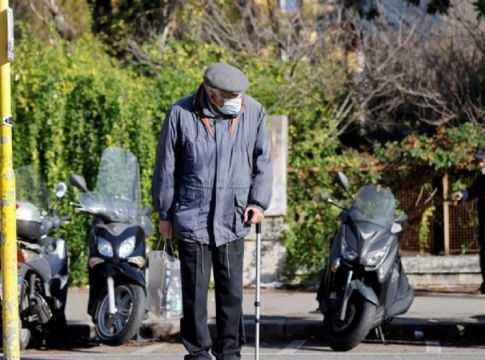 Τέλος η υποχρεωτική χρήση μάσκας στους ανοιχτούς χώρους στην Ιταλία