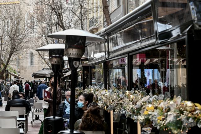 Χαλάρωση μέτρων: Τι αλλάζει από σήμερα σε εστίαση, γήπεδα και τηλεργασία