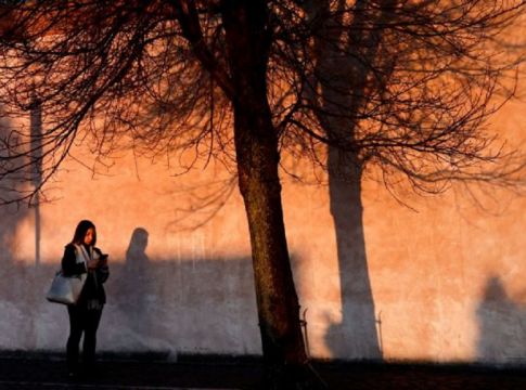 CDC: Η προστασία από την τρίτη δόση υποχωρεί μετά από τέσσερις μήνες – Ανοίγει ο δρόμος για τη χορήγηση τέταρτης;