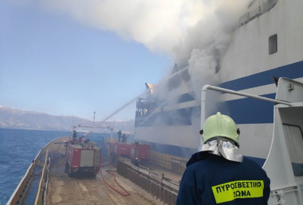 Φωτιά σε πλοίο στην Κέρκυρα: Εντοπίστηκαν άλλα πέντε άτομα – Επικίνδυνη επιχείρηση για τον απεγκλωβισμό τους
