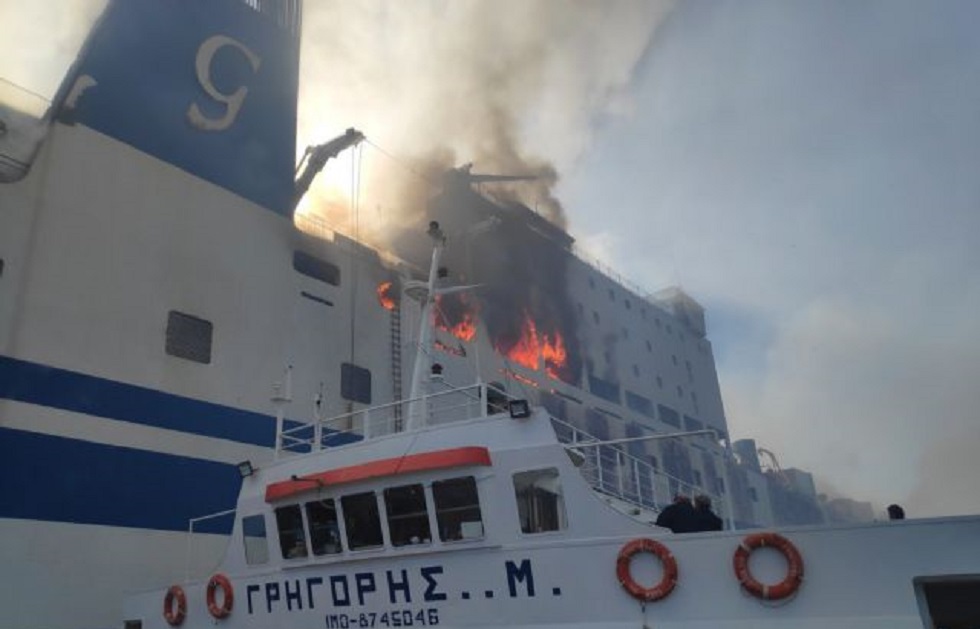 Φωτιά σε πλοίο στην Κέρκυρα: 12 οι αγνοούμενοι – Εκτός λίστας επιβατών ο ένας από τους διασωθέντες από το γκαράζ