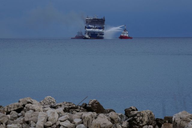 Κέρκυρα: Πληροφορίες για ακόμη 4 ή 5 επιζώντες στο φλεγόμενο πλοίο