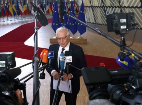 «Σταματήστε να παίζετε με ανθρώπινες ζωές στην Ουκρανία» – Έτοιμη για επιβολή κυρώσεων στη Ρωσία, δηλώνει η ΕΕ