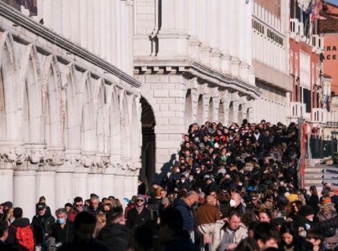 Ιταλία: Πόσο μειώθηκαν τα κρούσματα – Πόσοι είναι ανεμβολίαστοι