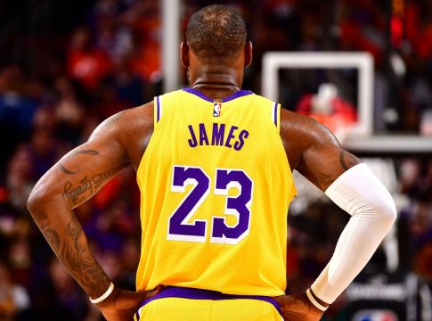 Με το ζόρι κρατούσε τα μάτια του ανοιχτά ο ΛεΜπρόν: «Είμαι κουρασμένος, θέλω να πιω κρασί και να κοιμηθώ» (vid)