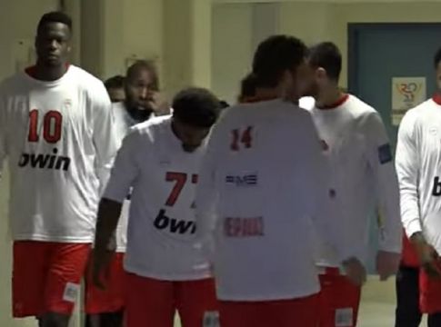 Η επική ανατροπή του Ολυμπιακού και οι έξαλλοι πανηγυρισμοί με μια διαφορετική ματιά (vid)