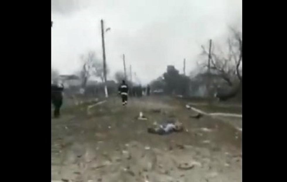 Πόλεμος στην Ουκρανία: Οι πρώτες εικόνες από το χωριό Σαρτανά που σκοτώθηκαν οι δύο Έλληνες