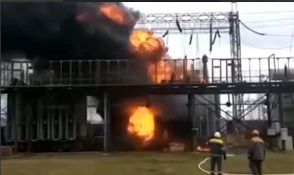 Ουκρανία: Ισχυρές εκρήξεις σε εργοστάσιο του Λουγκάνσκ (vids)