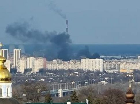 Πόλεμος στην Ουκρανία: Η μεγάλη μάχη του Κιέβου – Πυκνοί καπνοί στην πρωτεύουσα στην πόλη