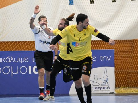 ΠΑΟΚ – ΑΕΚ 21-27: Τον «καθάρισε» και «πάτησε» κορυφή