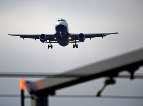 Συναγερμός στο Ελ. Βενιζέλος – Αεροπλάνο προσγειώθηκε βγάζοντας καπνούς