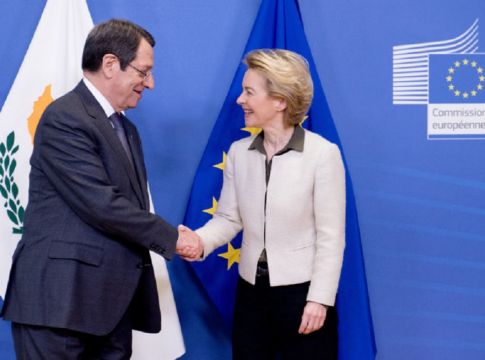 Πόλεμος στην Ουκρανία: Στηρίζει τις νέες κυρώσεις κατά της Ρωσίας η Κύπρος – Επιφυλάξεις για το κλείσιμο του εναέριου χώρου της ΕΕ