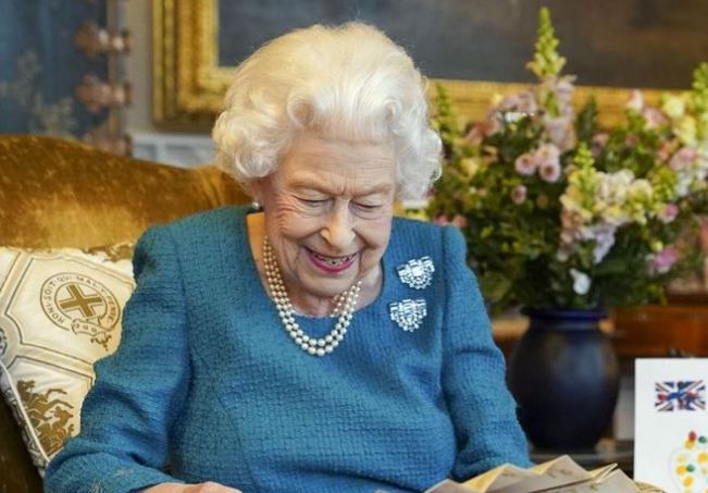Βρετανία: Θετική στον κορωνοϊό η βασίλισσα Ελισάβετ