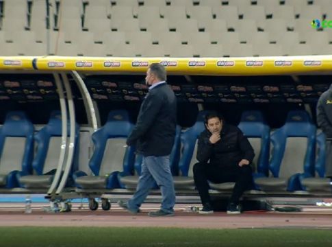 Έμεινε αποσβολωμένος στον πάγκο ο Γιαννίκης μετά τη λήξη (vid)