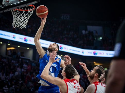 Απίστευτος Παπαγιάννης: Εκανε… poster τον Σαβάς (vid)