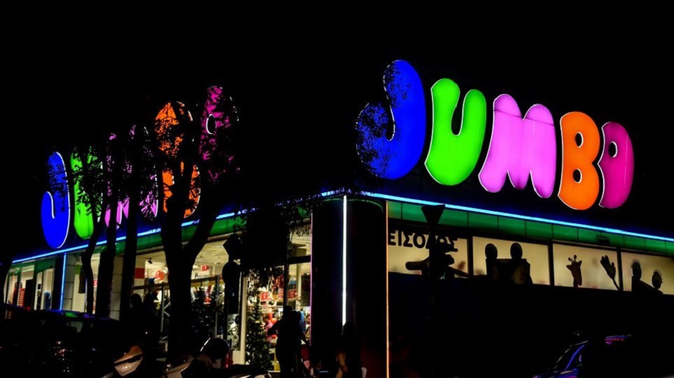 Πώς μια επίσκεψη σε κατάστημα παιχνιδιών σημάδεψε τη ζωή ενός παιδιού: Φωτογραφίες που «καίνε» τα Jumbo