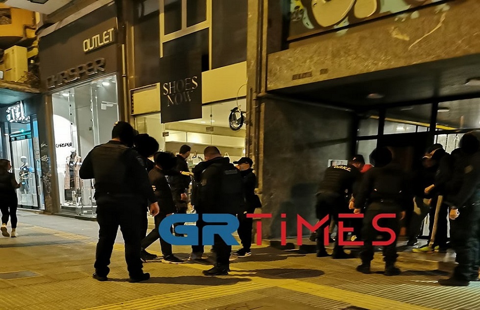 Θεσσαλονίκη: Επιτέθηκαν σε λεωφορείο πετώντας αντικείμενα – 12 προσαγωγές