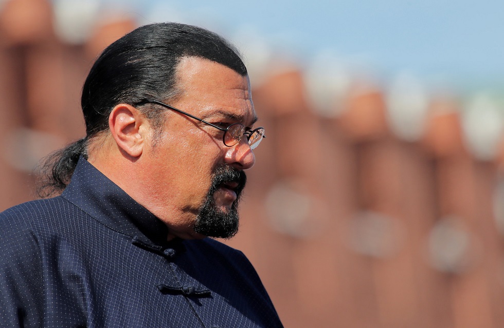 Σάλος με τα Fake News ότι ο Steven Seagal βρίσκεται στην Ουκρανία για να πολεμήσει στο πλευρό της Ρωσίας (pic)