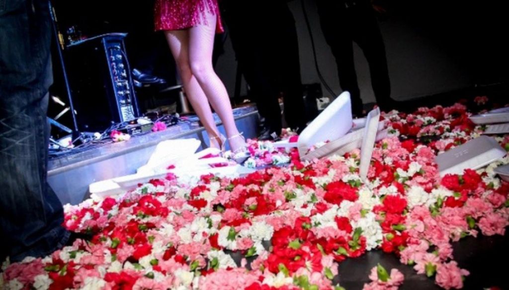 Ποδοσφαιριστής πλήρωσε 20.000 € σε λουλούδια στα μπουζούκια και τα… έσπασε
