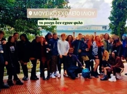 Η διευθύντρια στηρίζει τον 12χρονο με τη φούστα – «Όλη μου τη ζωή παλεύω για τη διαφορετικότητα»