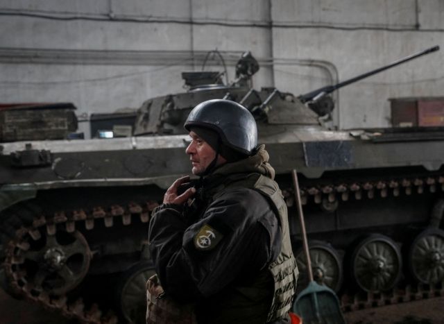 Η Ουκρανία κήρυξε στρατιωτικό νόμο σε Ντονέτσκ και Λουγκάνσκ – Ξεκίνησε η επιστράτευση