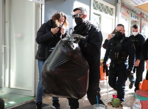 Δολοφονία Άλκη: Στυλιάρια και κοντάρια βρέθηκαν στον σύνδεσμο του ΠΑΟΚ στην Ομόνοια