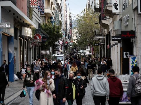 Τα κράτη χαλαρώνουν τα μέτρα, ο ΠΟΥ προειδοποιεί και ο κορωνοϊός συνεχίζει να απειλεί