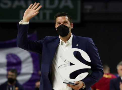 Ρεάλ: Ο Μπερτομέου βράβεψε τον Ρέγες ως Euroleague Legend