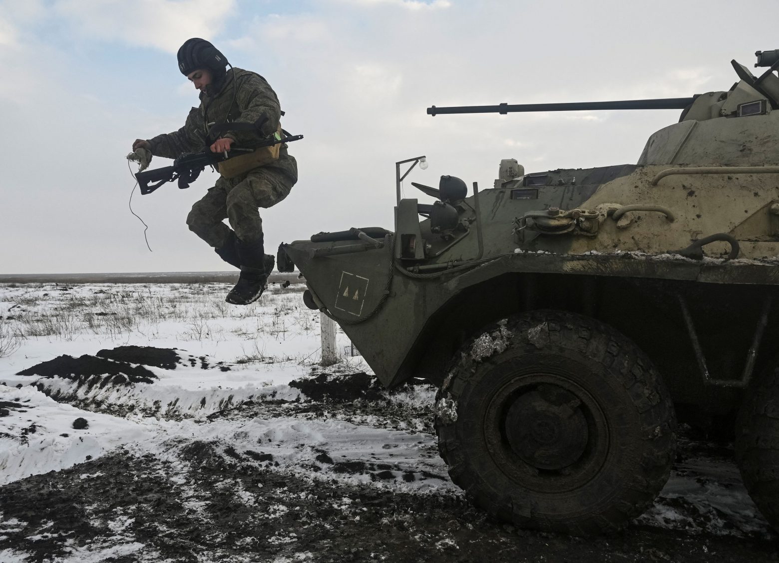 Συνεχίζονται οι στρατιωτικές επιχειρήσεις: «Η Ουκρανία αρνήθηκε να διαπραγματευτεί» – Τι απαντά το Κίεβο