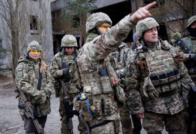 Χαραμάδα ελπίδας για αποφυγή του πολέμου στην Ουκρανία μετά τη συμφωνία για συνάντηση Μπάιντεν – Πούτιν