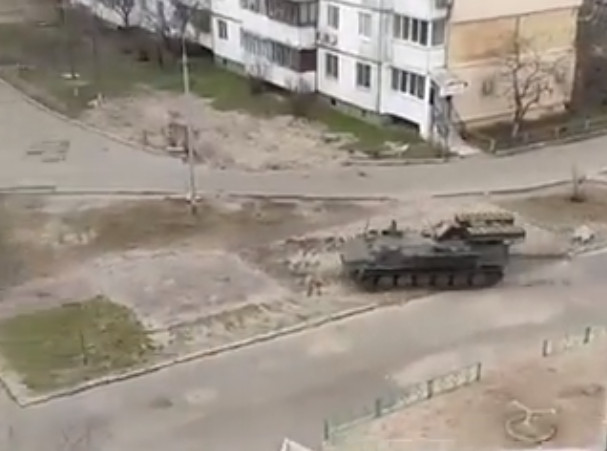 Σοκαριστικό βίντεο με ουκρανό στρατιώτη κατά Ρώσων εισβολέων: «Για κάθε δάκρυ, γαμ@@@ε να πεθάνεις»