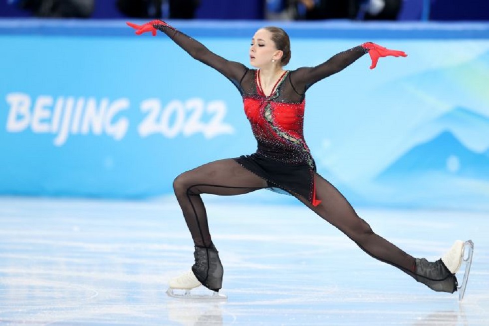 Η 15χρονη Καμίλα Βαλίεβα έγραψε ιστορία στους Χειμερινούς Ολυμπιακούς με τετραπλή περιστροφή (vid)
