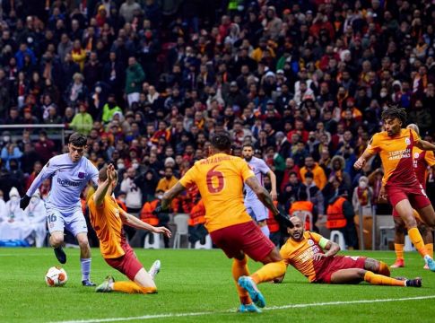 Ο Πέδρι… χόρεψε τους αμυντικούς της Γαλατά και έγραψε το 1-1 (vid)