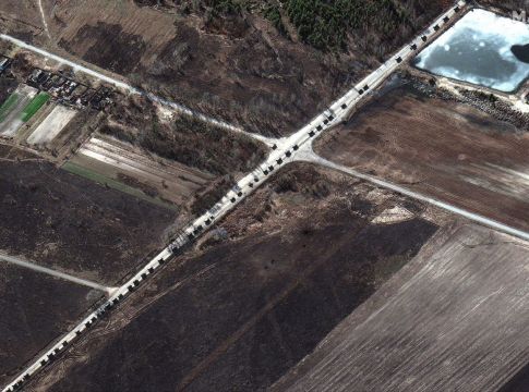 Τι κρύβει το ακινητοποιημένο ρωσικό «κομβόι θανάτου» έξω από το Κίεβο – Η στρατηγική των Ρώσων και τα προβλήματα