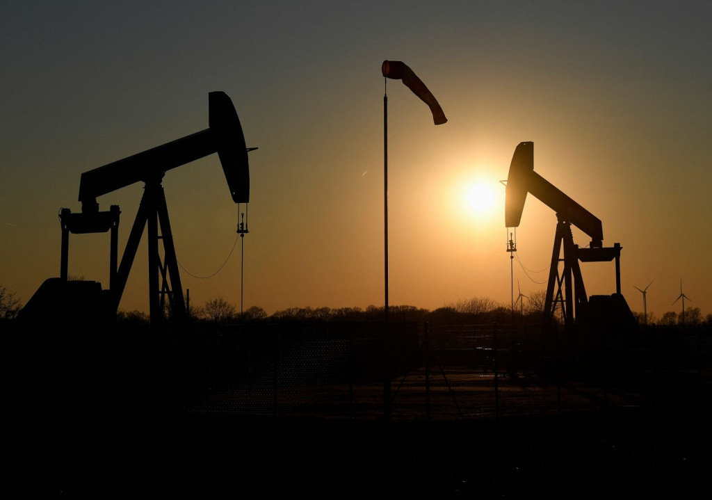 Πετρέλαιο: «Βουτιά» έως 17% – Ηνωμένα Αραβικά Εμιράτα και Ιράκ «αποδυναμώνουν» τον Πούτιν