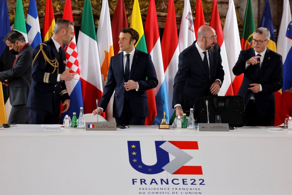 «Όχι» σε νέο ευρωομόλογο από τη Σύνοδο Κορυφής – Θα μελετηθεί από την Κομισιόν και το ελληνικό «Σχέδιο Έξι Σημείων» για την ενέργεια