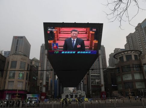 Πώς ο Σι Τζινπίνγκ βλάπτει την οικονομία της Κίνας