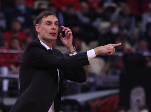 Ο Μπαρτζώκας το έκανε ξανά – ΜΥΘΙΚΗ έκρηξη και «μπινελίκια» (vid)