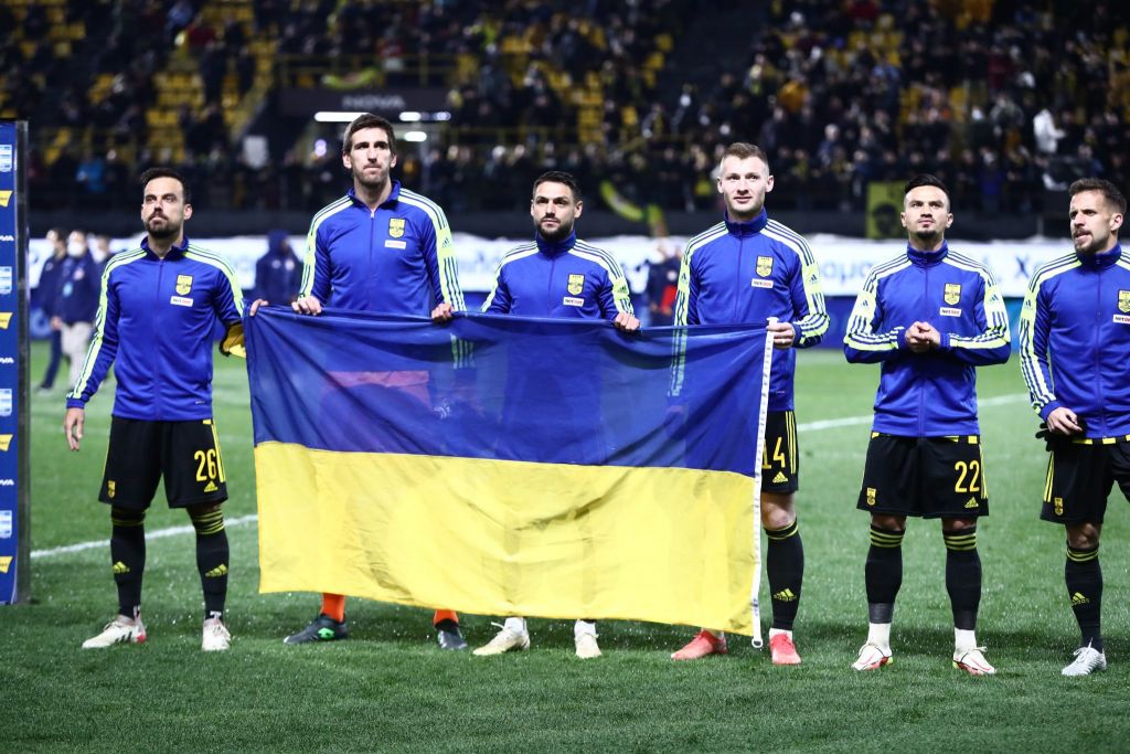 Με τη σημαία της Ουκρανίας στο γήπεδο οι παίκτες του Άρη (pics)