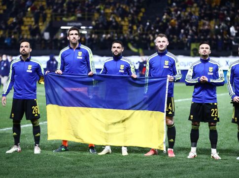 Με τη σημαία της Ουκρανίας στο γήπεδο οι παίκτες του Άρη (pics)