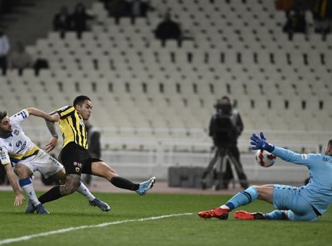 Εντυπωσιακό στοπ του Παπαδόπουλου στον Αραούχο (vid)