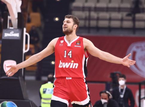 Βεζένκοφ: «Ο Φαλ μας… κουβάλησε στην αρχή και μας έδωσε δύναμη»