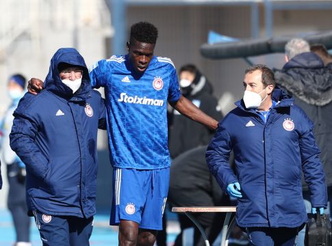 Αγωνία για Σισέ στον Ολυμπιακό – Τραυματίστηκε στο γόνατο και αποχώρησε