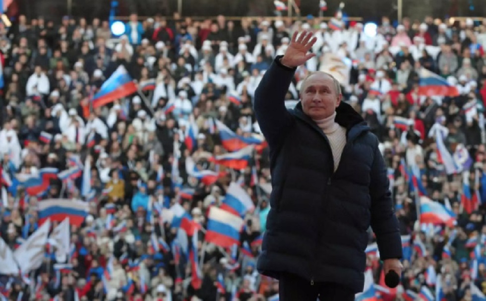 Πόλεμος στην Ουκρανία: Το BBC αποδομεί την εκδήλωση Πούτιν – Κάνει λόγο για «στημένη φιέστα» με θεατές κρατικούς υπαλλήλους