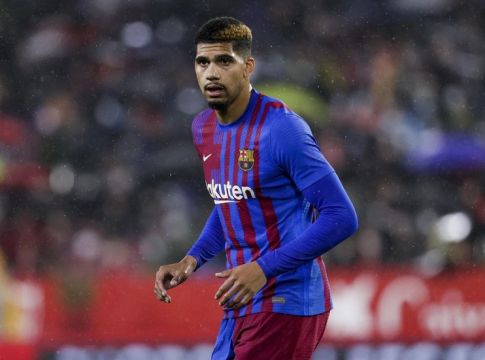 Μπαρτσελόνα: Η Γιουνάιτεντ προσφέρει 10 εκατ. ευρώ στον Αραούχο