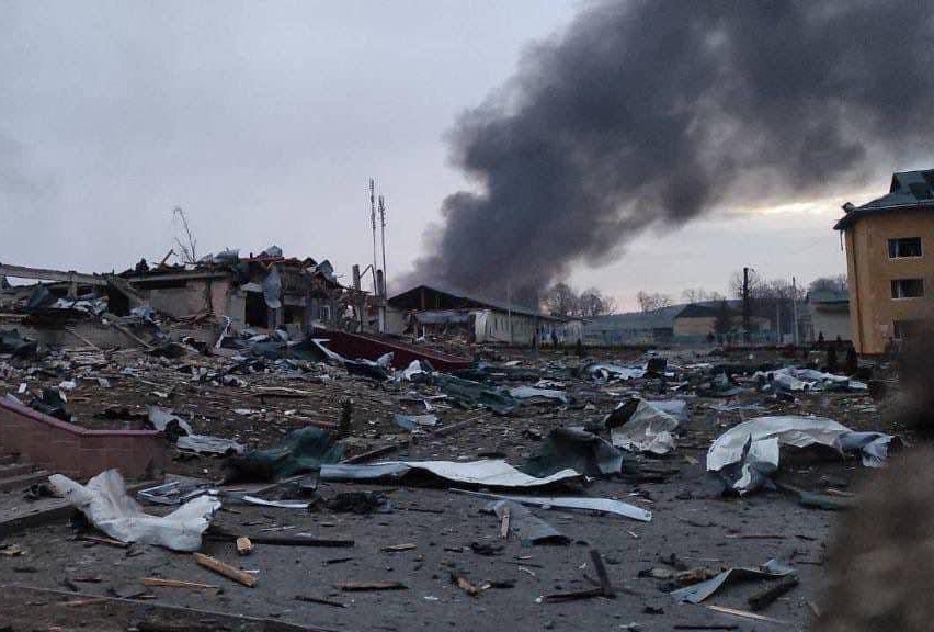 Αναφορές για 9 νεκρούς και 57 τραυματίες από τους ρωσικούς βομβαρδισμούς στη Λβιβ